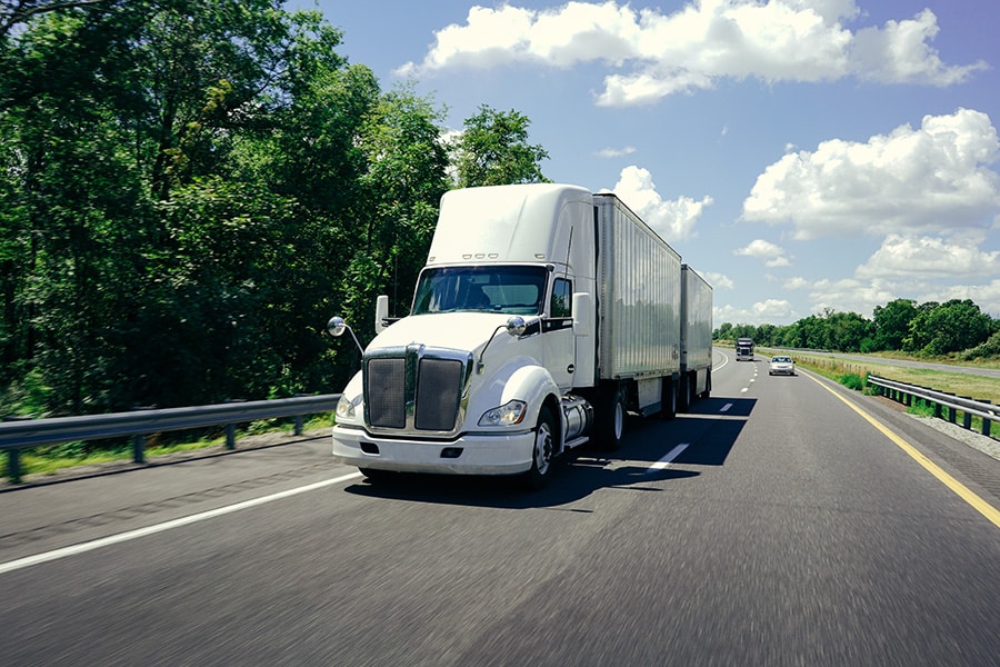 Alabama 18-Wheeler Accidents: What Victims Receive in Settlements from Trucking Companies - Featured Image